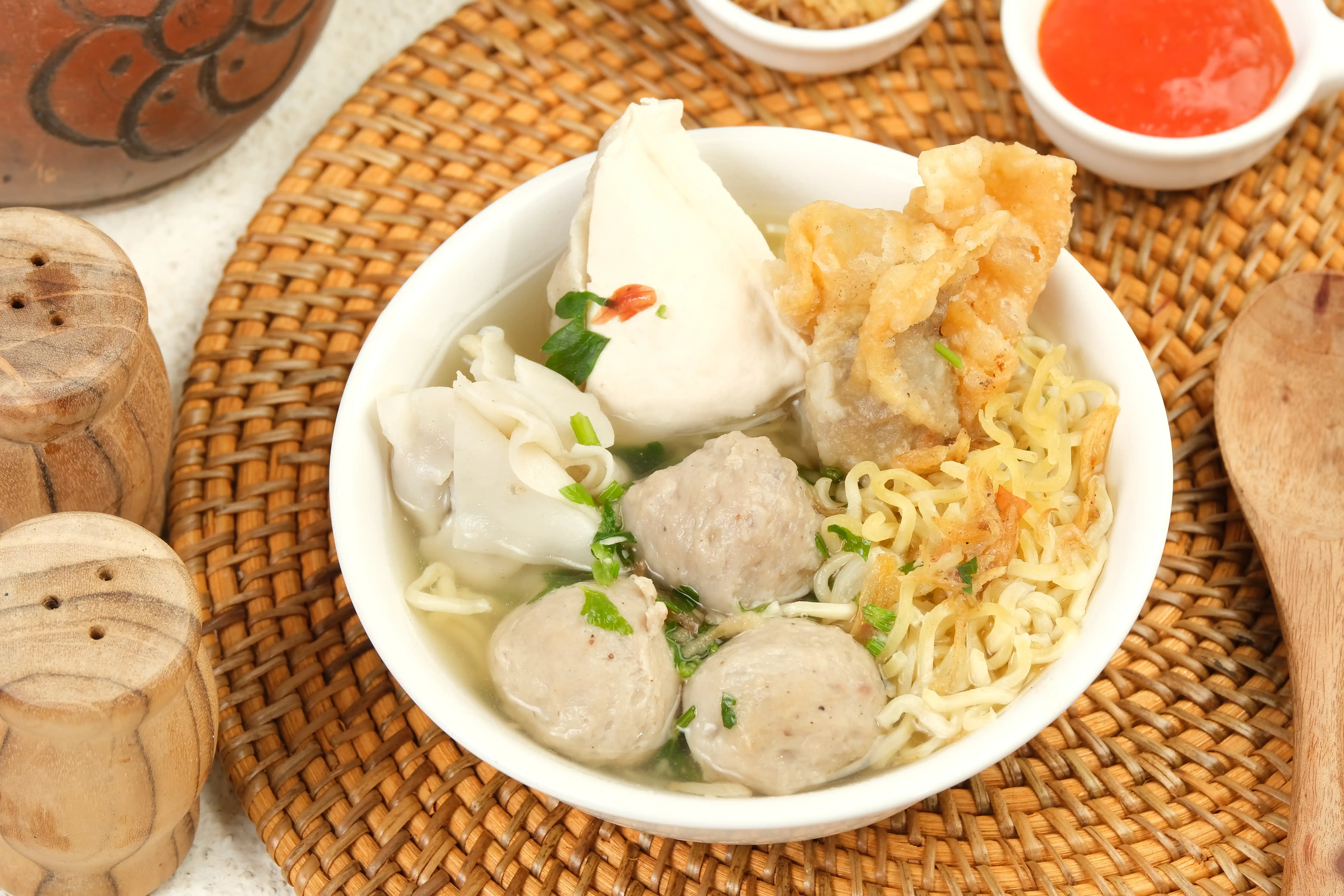 Rumah Bakso & Mie Cak Noer: Kenikmatan yang Menggigit Jiwa di Cilacap
